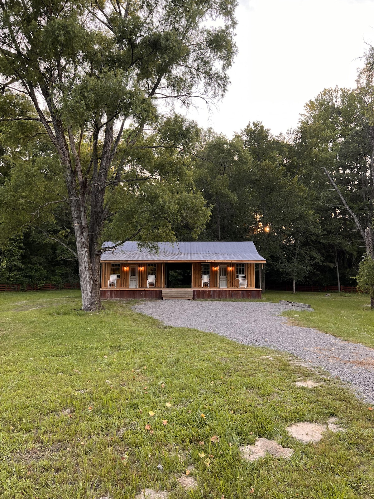 Historic Dog-Trot cabin huge porch Farm-stay