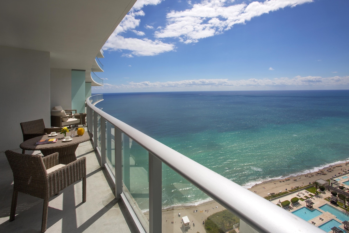 H Hollywood Penthouse 1 Bed Oceanview King Suite