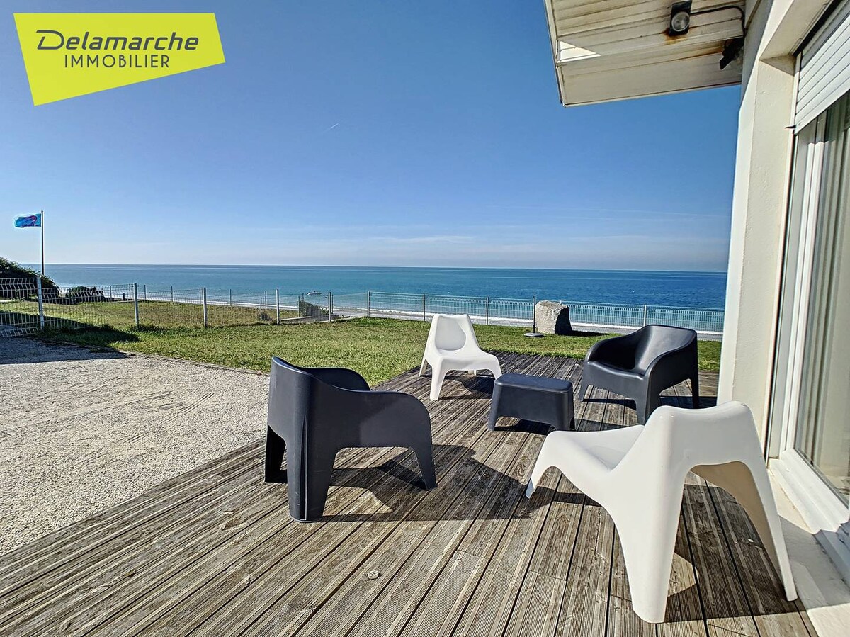 Beachfront Villa with 8 beds Coudeville Sur Mer