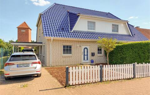 Lovely home in Arendsee with kitchen