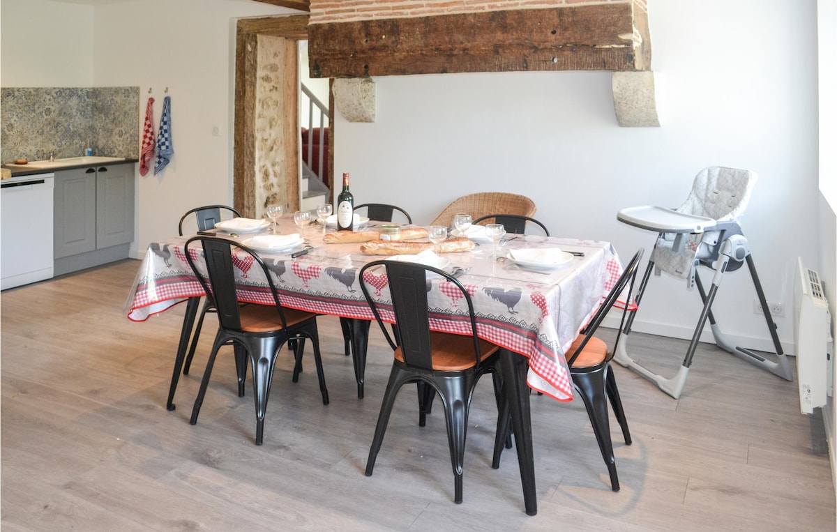 Amazing home in Razac-de-saussignac with kitchen