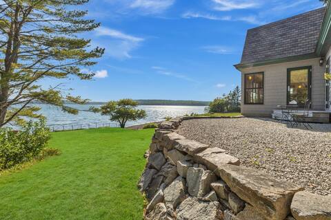 Fox Beach House! Oceanfront home, sleeps 10!
