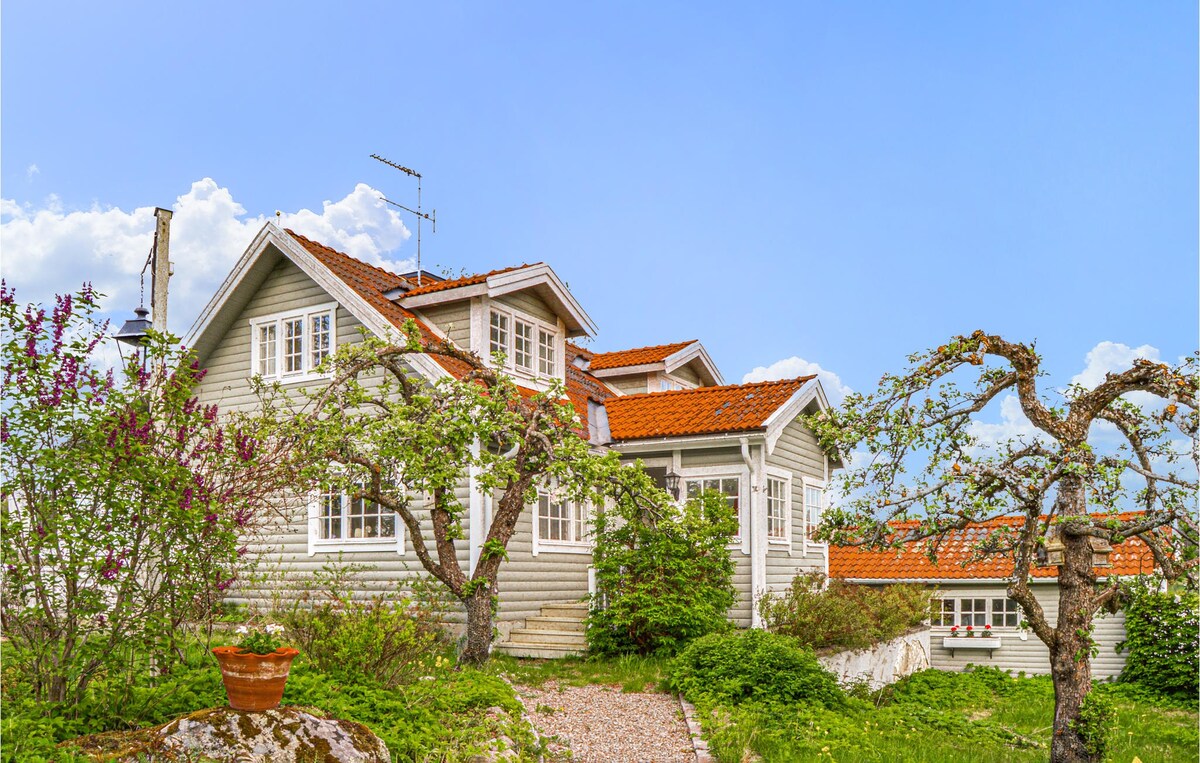 Nice home in Eskilstuna with Sauna and 4 Bedrooms