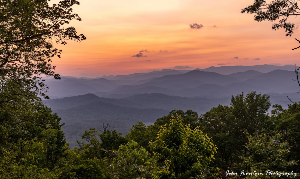 Blue Ridge Sunset View! Cabin close to downtown!