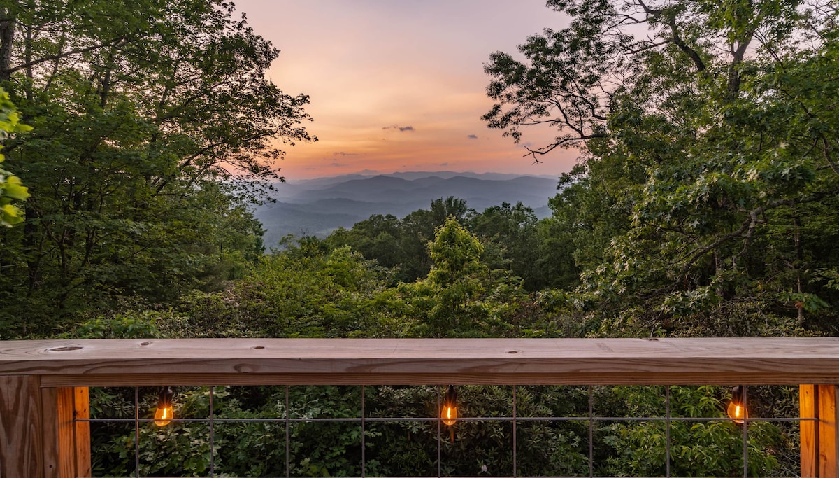 Blue Ridge Sunset View! Cabin close to downtown!