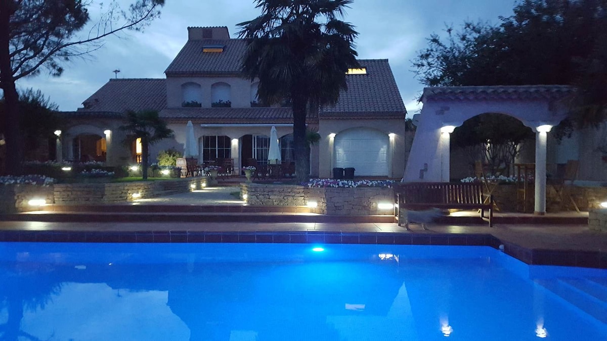 Le Mas champenois Pool house