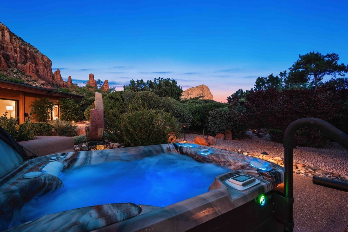 Chapel Vista Home. Red Rocks/Chapel Views Hot-Tub