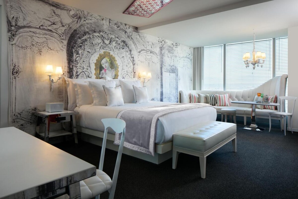1-Bedroom Hotel Suite - 1 bed