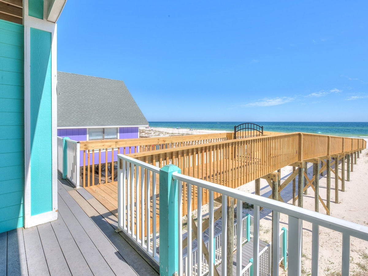 Wits End, West. 6BR. Pool. Beach walkover!