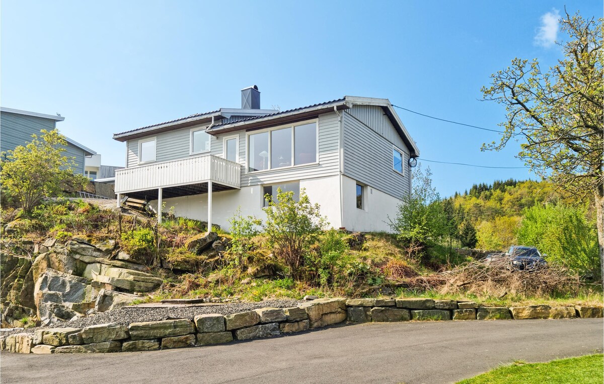 Amazing home in Lyngdal with WiFi and 3 Bedrooms