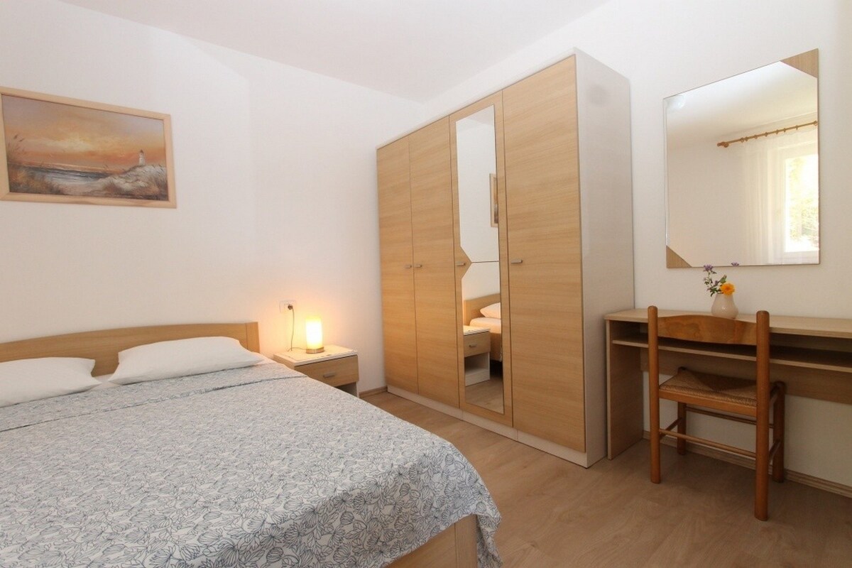 A-7473-c One bedroom apartment with terrace and
