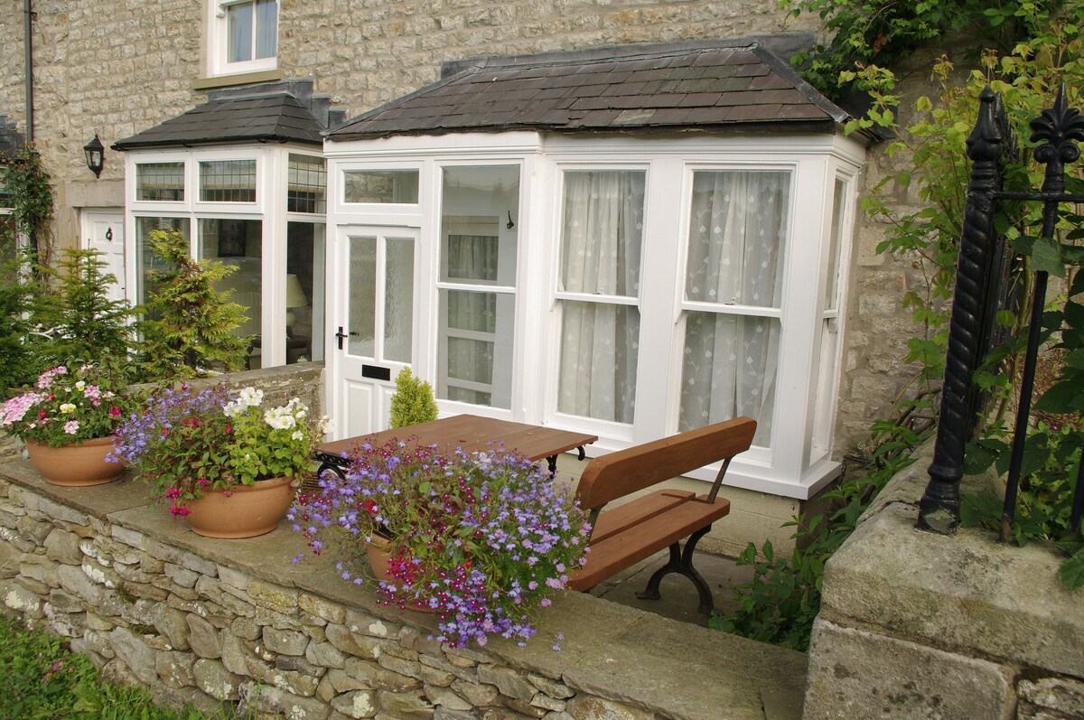 Country Hideaways | Barton Cottage | West Burton