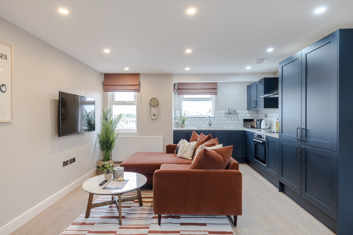 Shepherds Bush | 2 Bed Apartment TF