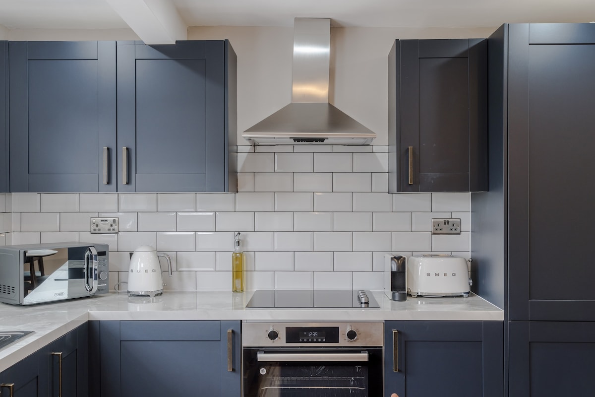 Shepherds Bush | 2 Bed Apartment TF