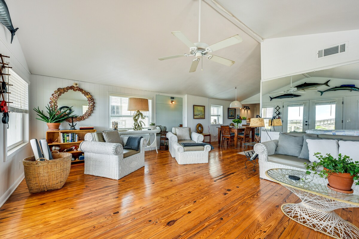 Oceanfront Amelia Island Cottage: Deck & Boardwalk