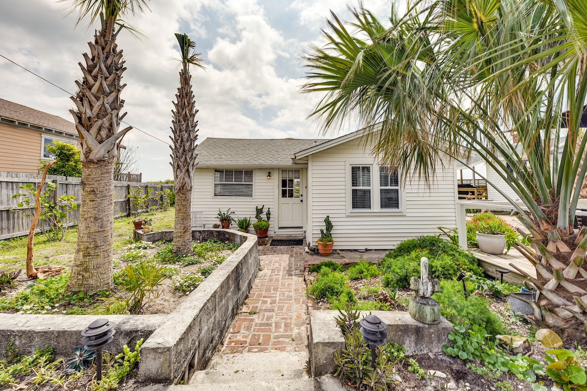 Oceanfront Amelia Island Cottage: Deck & Boardwalk