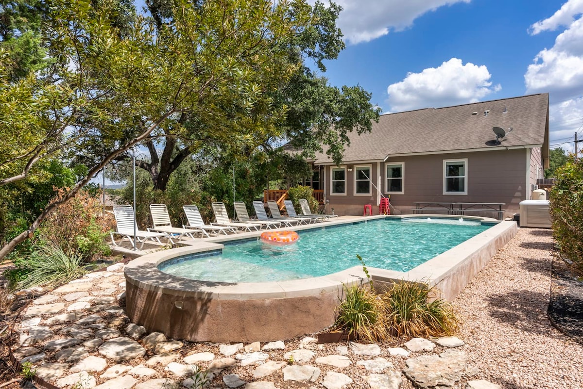 Luxury Lake Travis Estate with a Stunning Pool and