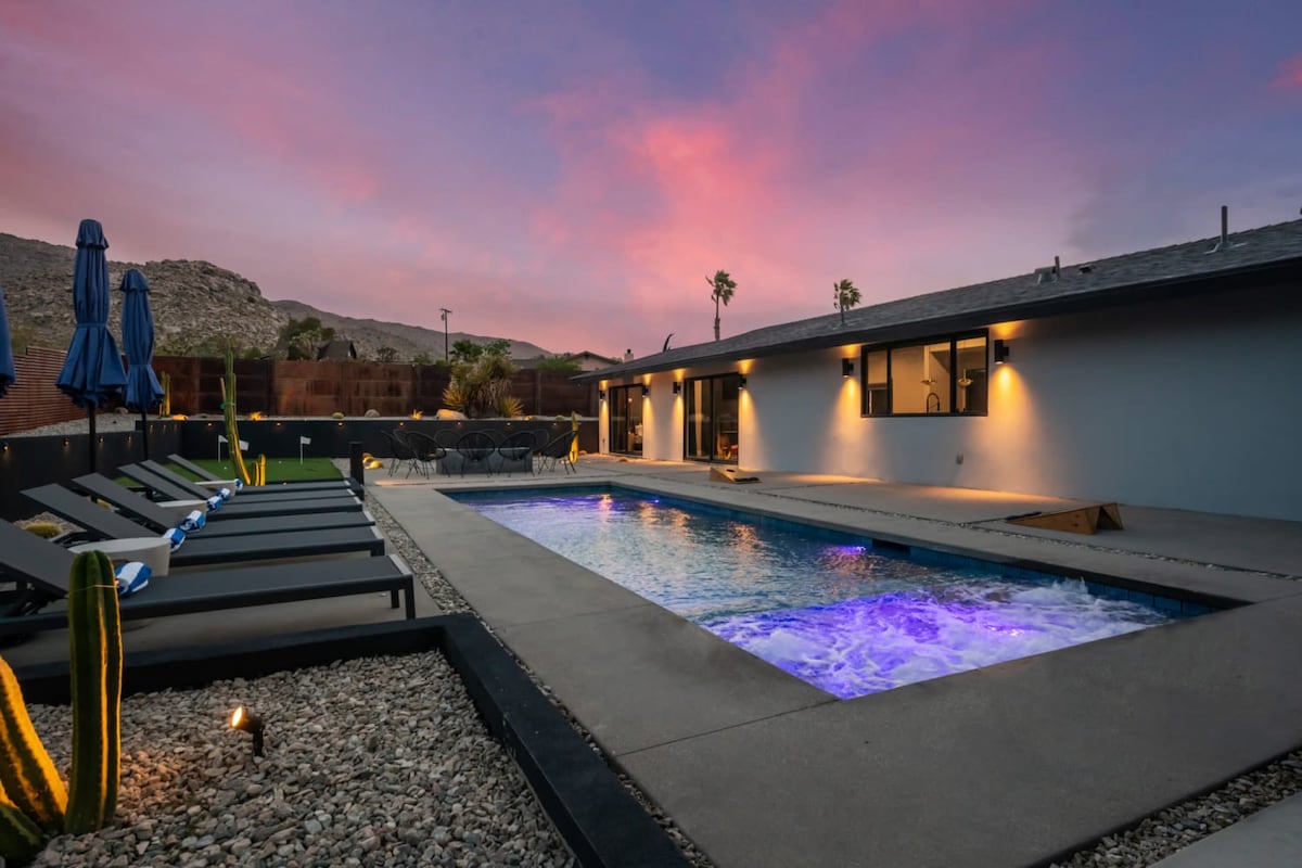 Luxury Desert Getaway - Pool/Spa/MiniGolf