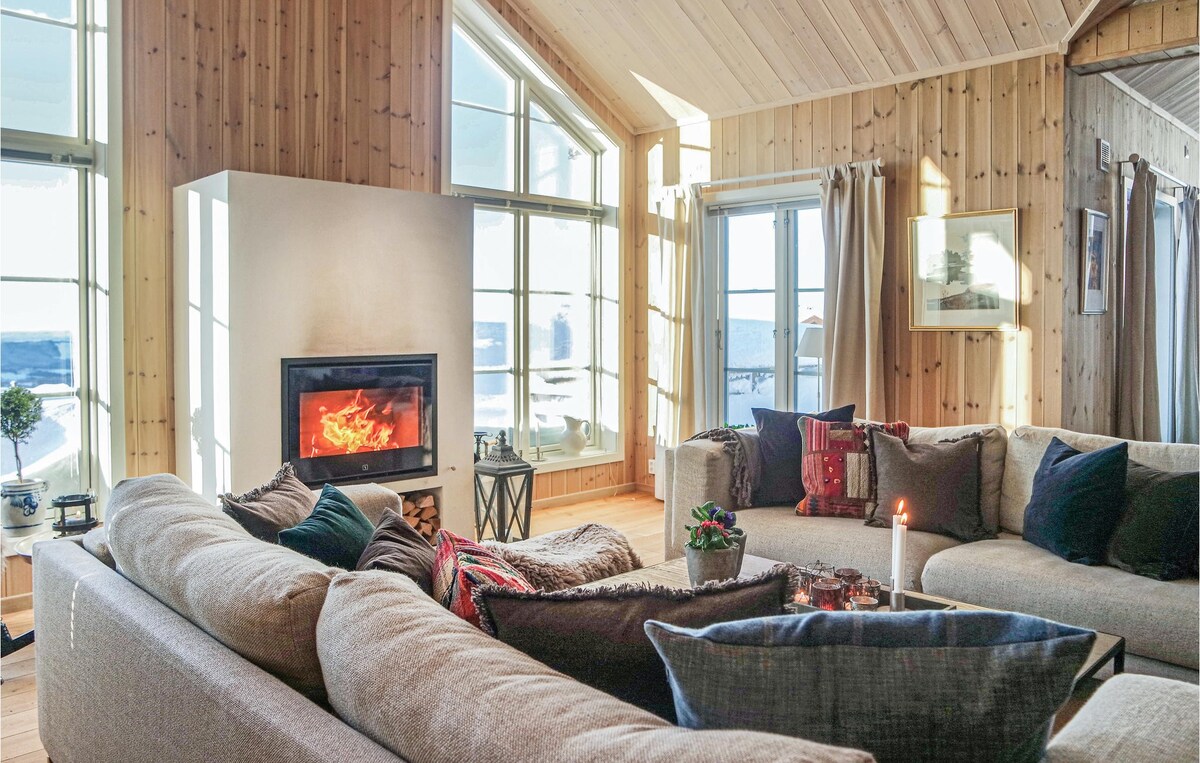 Cozy home in Sjusjøen with sauna