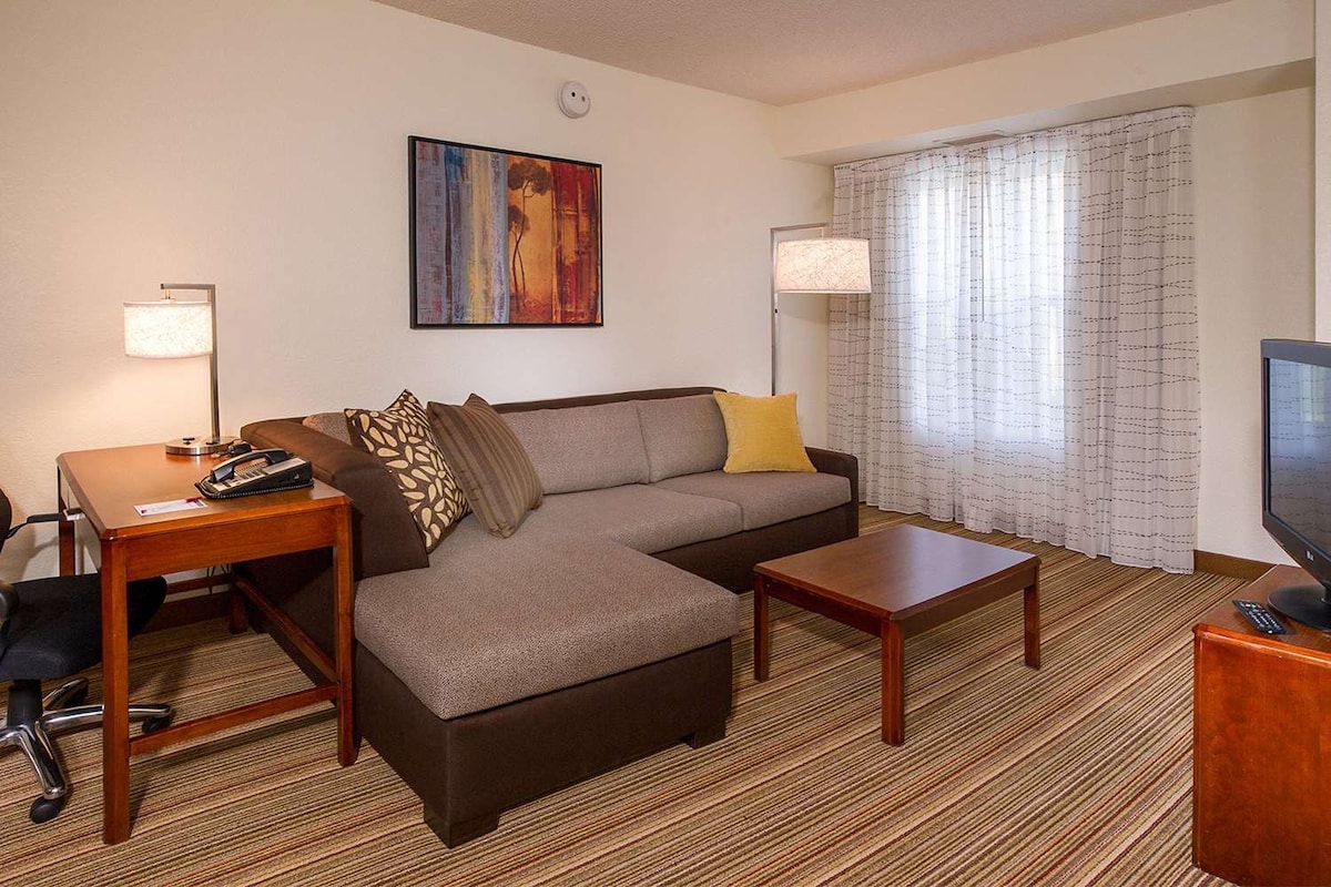 Comfort and Convenience! Pet-Friendly, w/ Pool