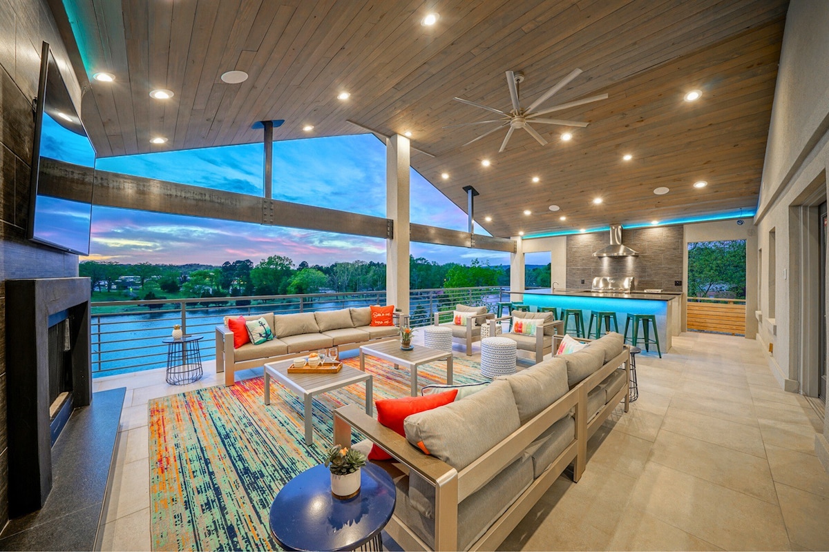 Lakeside Lux | Outdoor Kitchen | Dock | Hot Tub