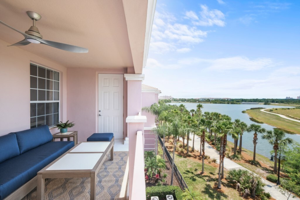 Luxury Lakeview Penthouse, Vista Cay Orlando 1025