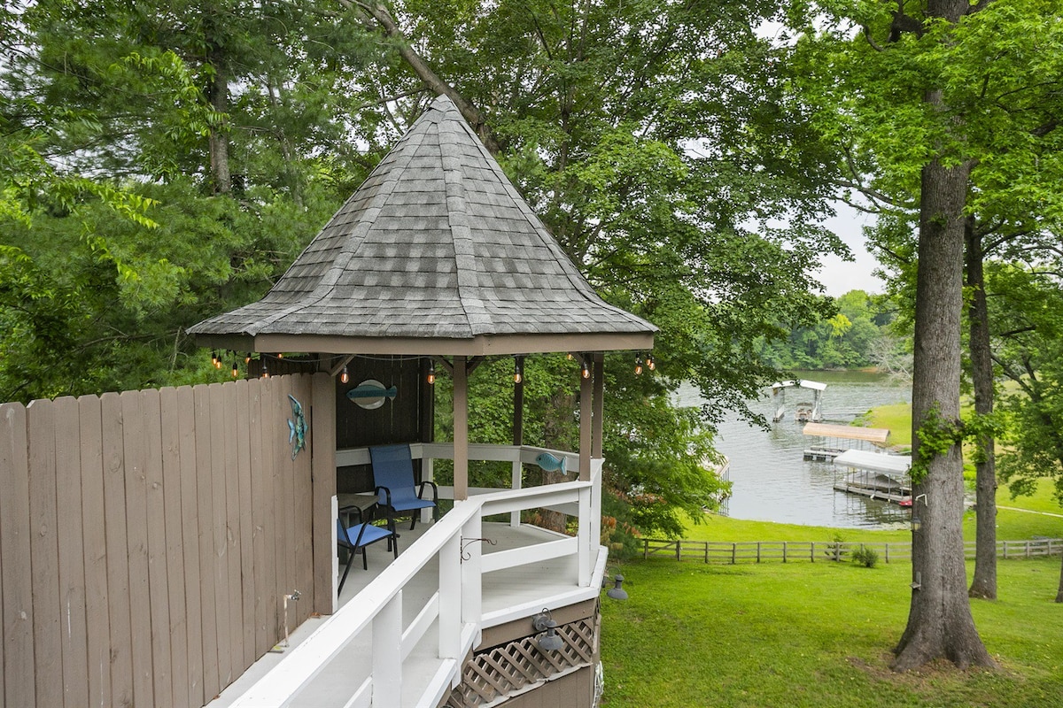 Estate on the Lake with a View