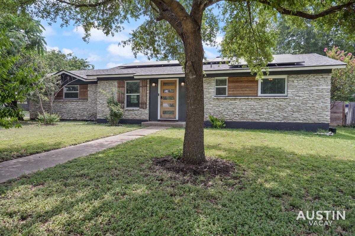 North ATX Retreat w Open Concept Layout + Backyard