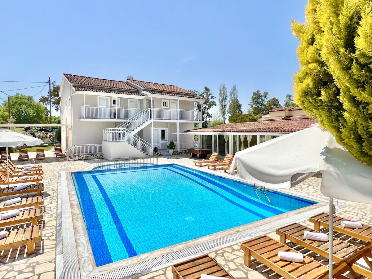 Sidari Beach Villa with private pool