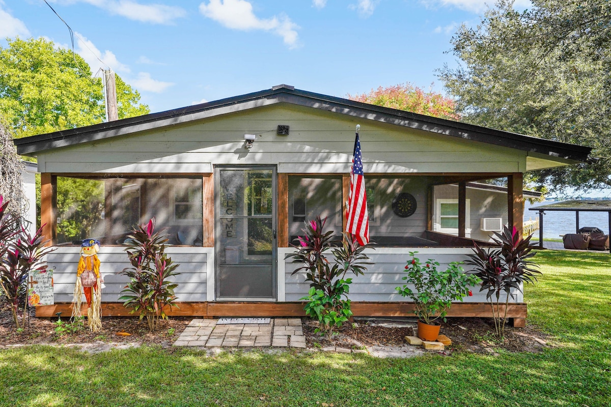 Frostproof Lakefront Home w/ Screened-In Porches!