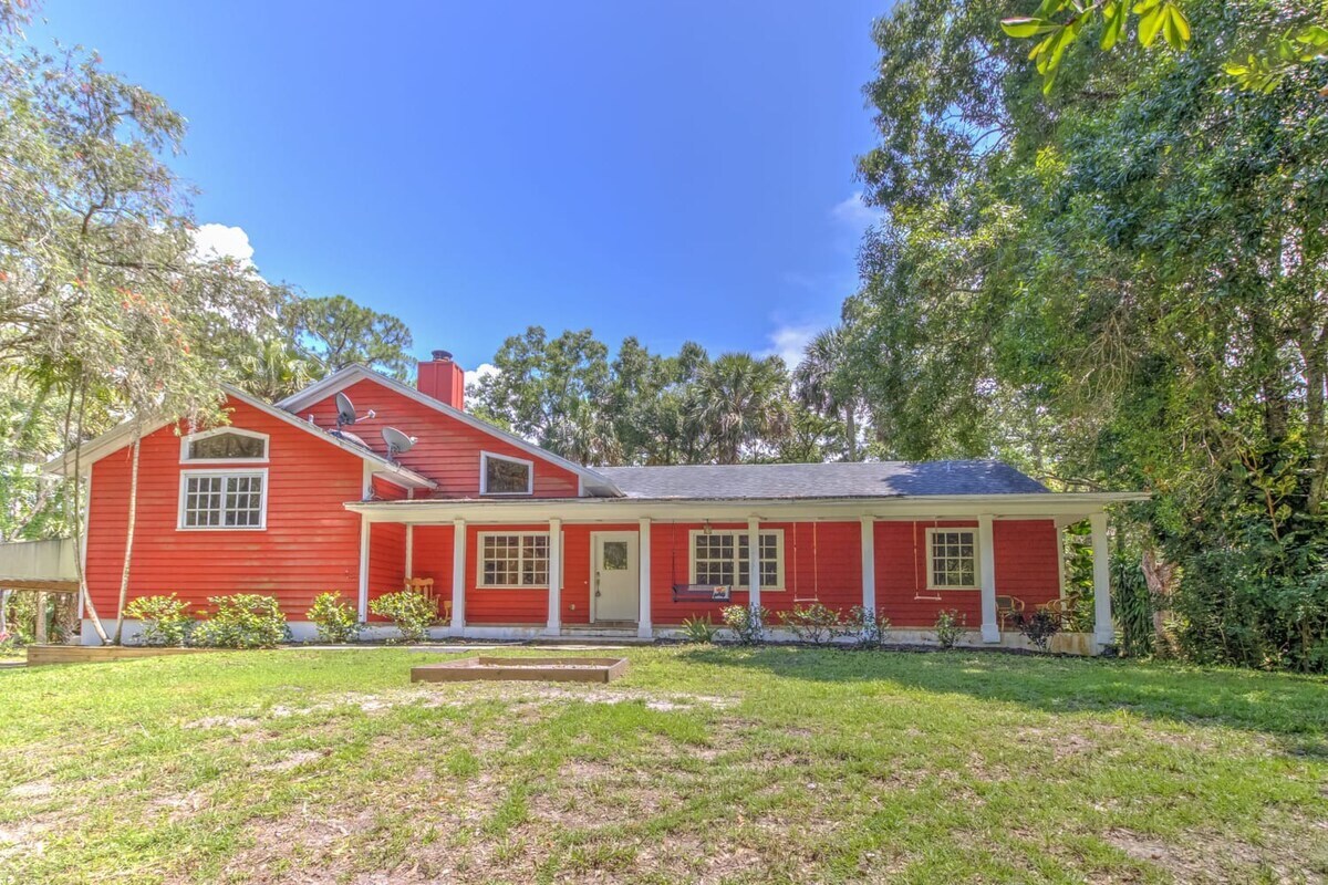 Farm House•King Bed•Pool Table•Movie Theater Room•