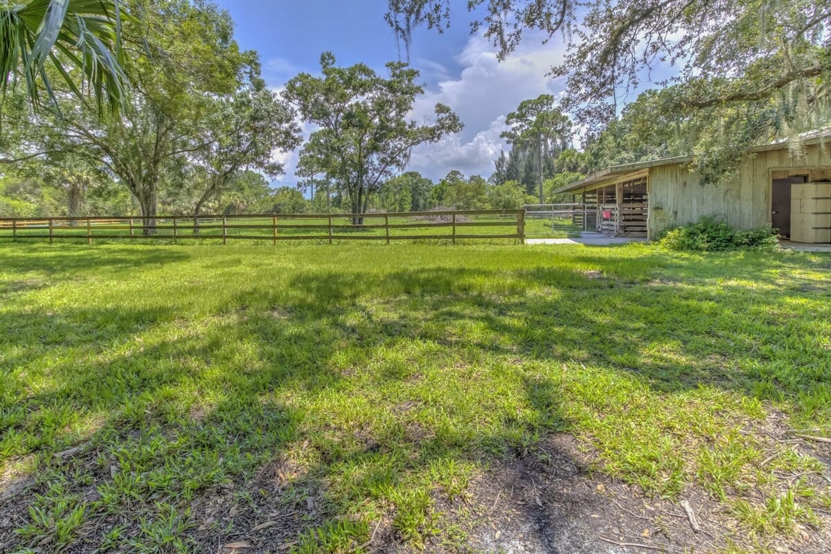 Farm House•King Bed•Pool Table•Movie Theater Room•