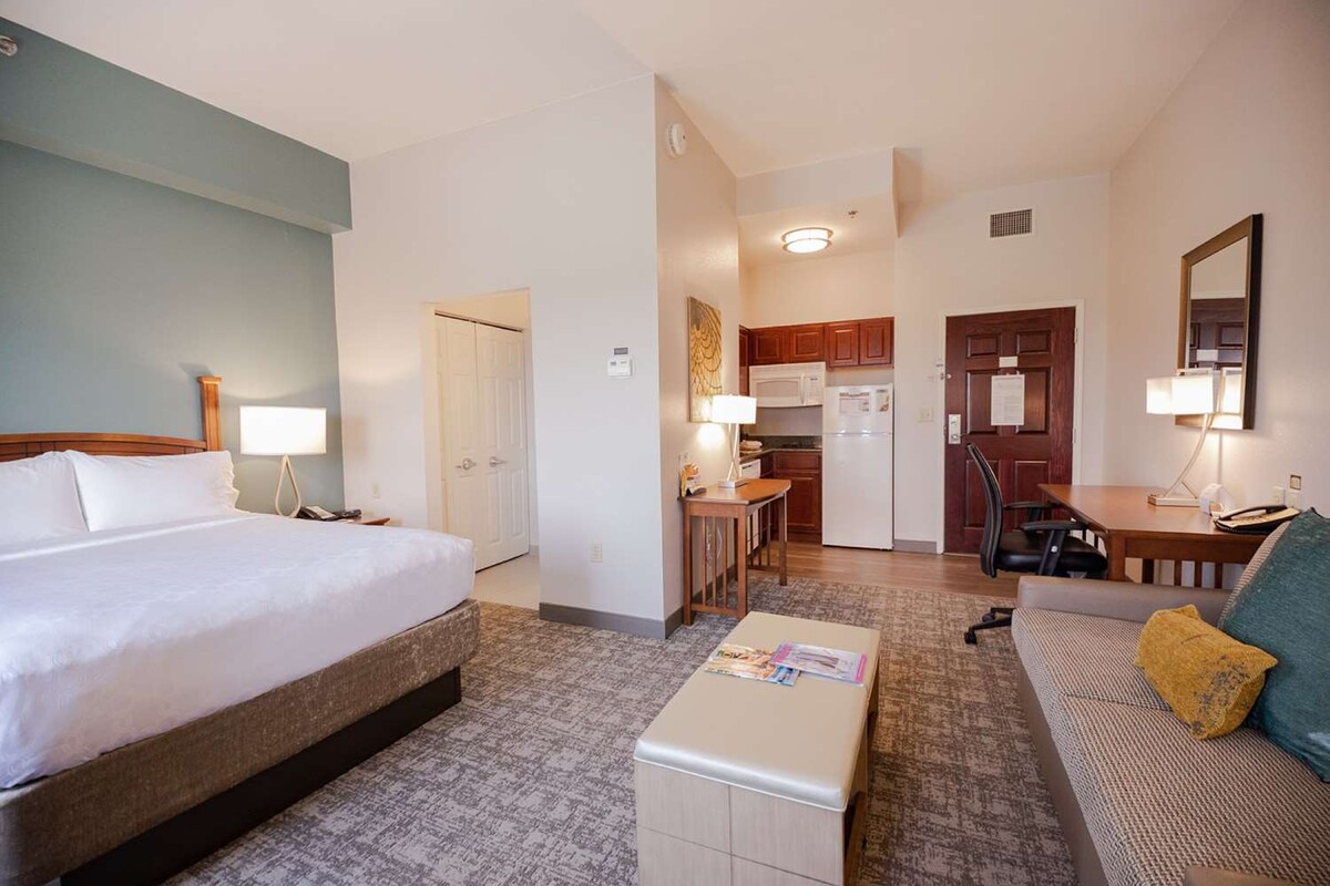 Your Baton Rouge Suite Getaway! W/ Full Kitchen!