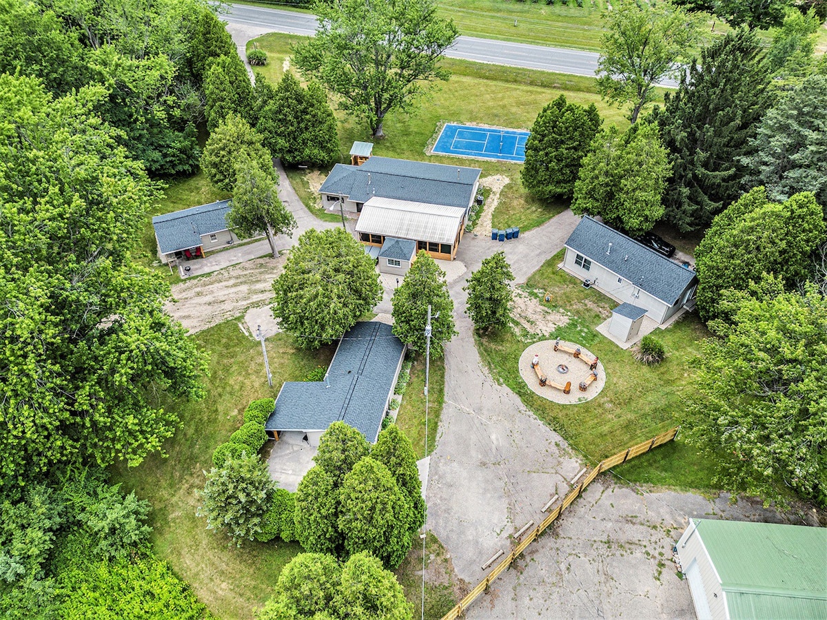 4-Cabins | Pickleball Ct | Hot Tub | Top Fire Pit
