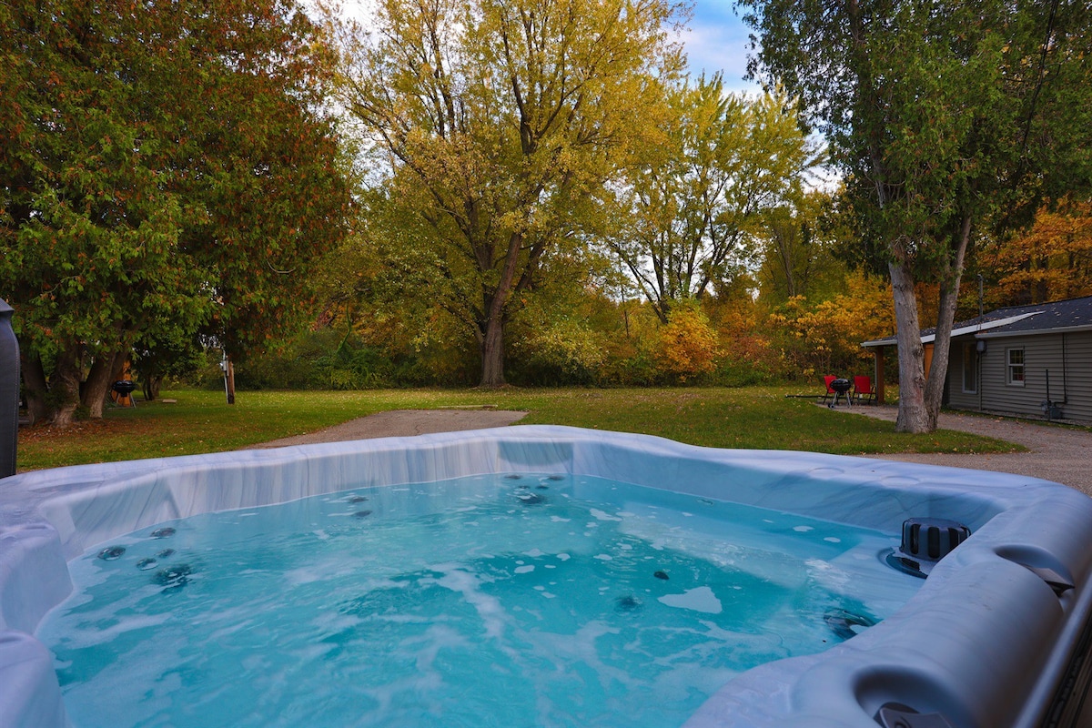 4-Cabins | Pickleball Ct | Hot Tub | Top Fire Pit