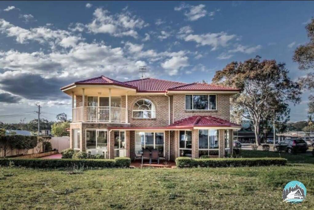 Aircabin - Tuggerawong - Lake Front - 9 Beds House