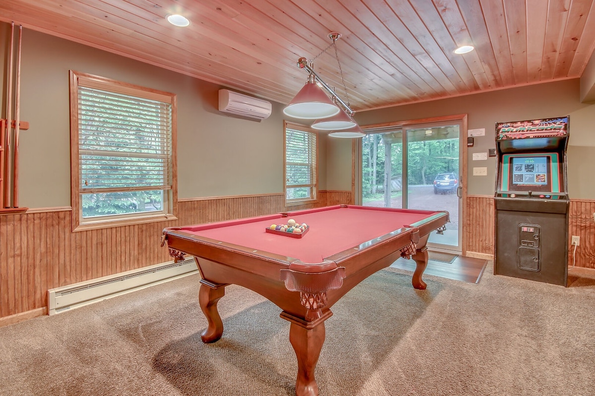 "Cascade" EV Charger, Private Hot Tub, Pool Table