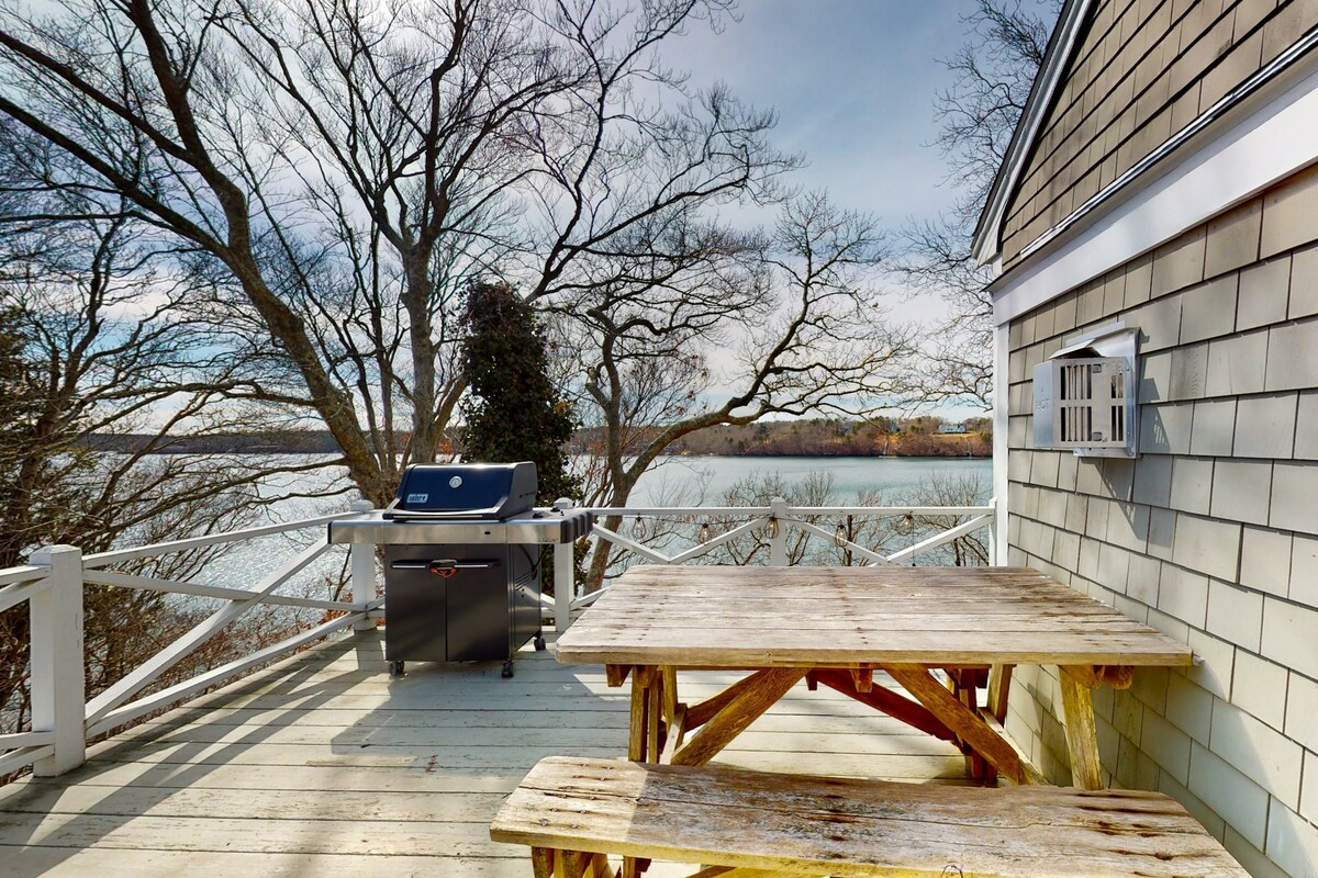 2BR waterfromt home with private beach & dock