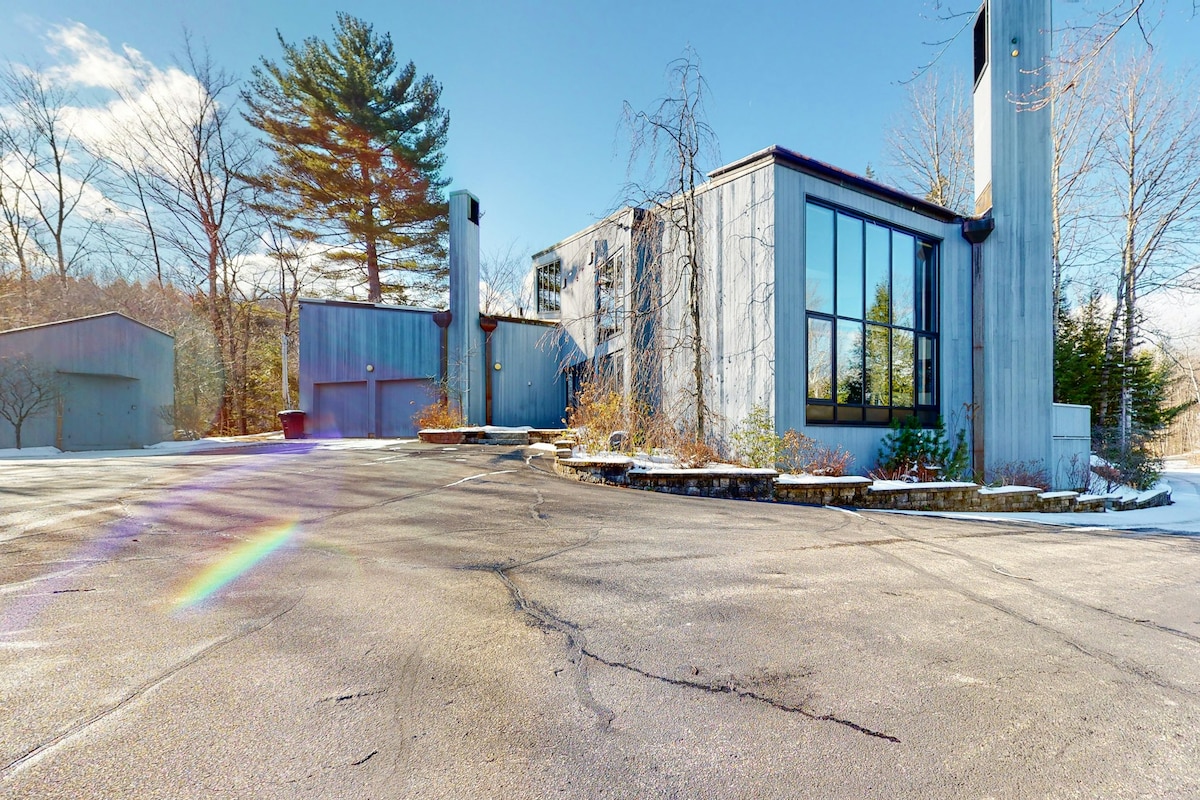 Mid-century home with incredible Mt. Washington