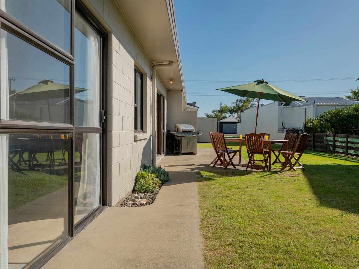 Location Plus - Whangamata Holiday Home