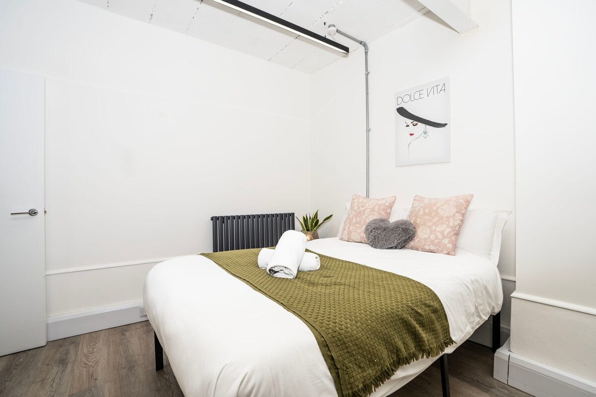 Shoreditch Apartments by DC London Rooms F9