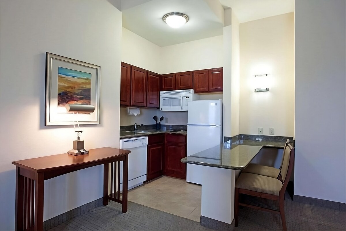 4 Suites Minutes to BTR Airport! W/Free Breakfast!