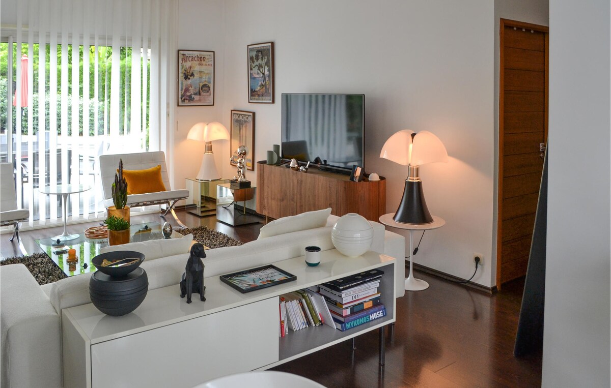 Nice home in Bordeaux , WiFi and 2 Bedrooms