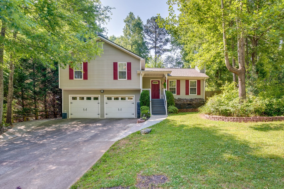 Charming Temple Home: Sunroom & Private Backyard!