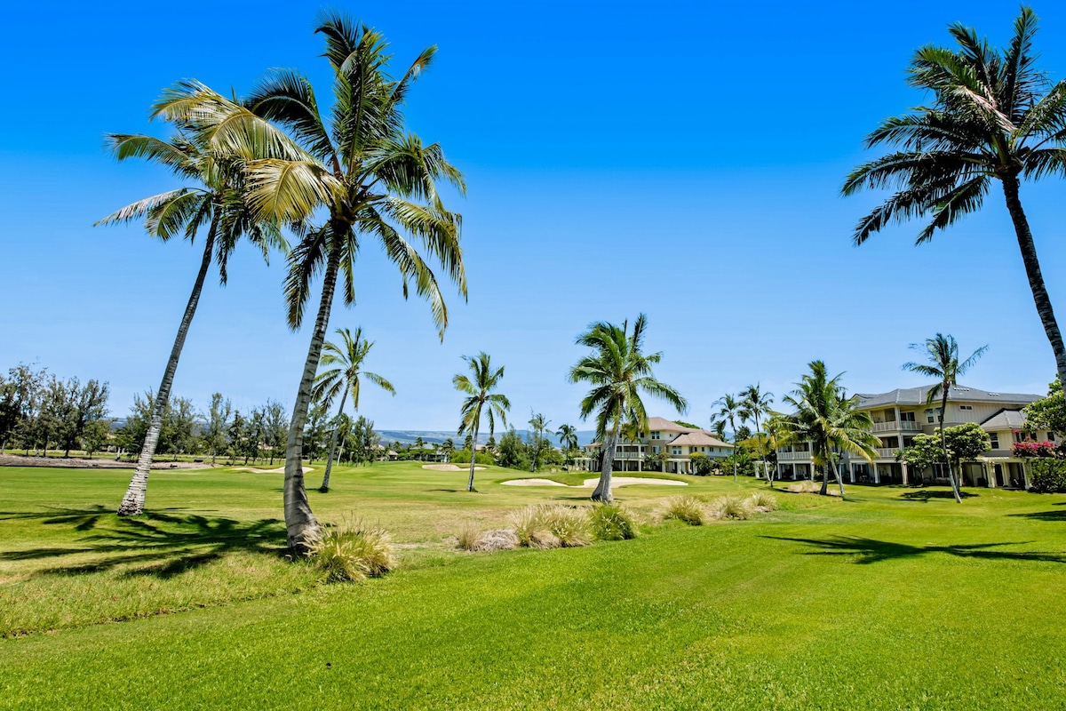 2BR golf course-front condo with pool & hot tub