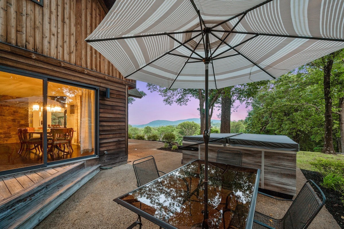 Catskill Estate w/epic views + hot tub