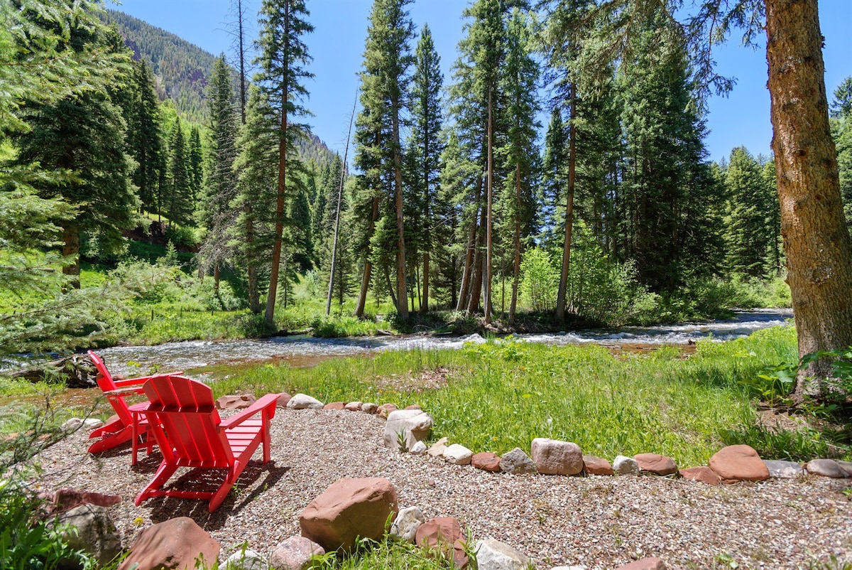 River's Edge Cabin | T-Lazy-7 Ranch