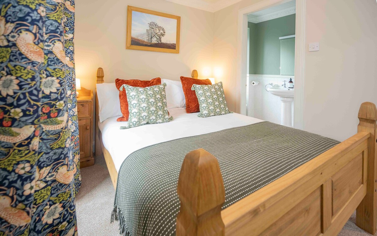 Double room with hill views in small country hotel