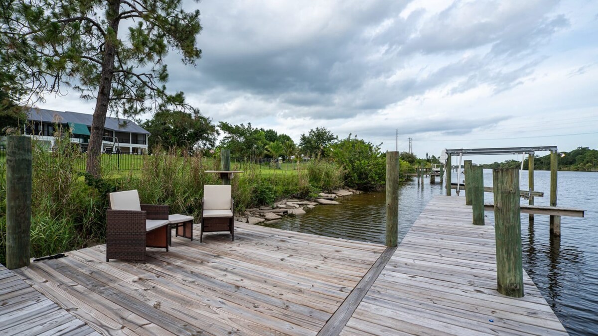 Secluded 3 Acres 5500 sf Waterfront|Pool|Dock|Game