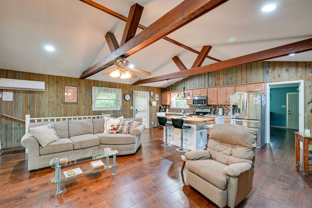 Rustic Russell Springs Home Near Marina & Lake!